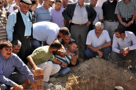 Acılı babanın feryadı yürekleri dağladı - Resim: 3