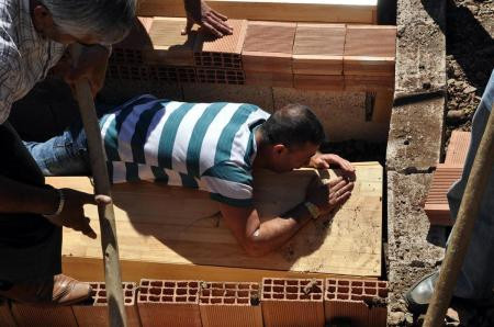 Acılı babanın feryadı yürekleri dağladı - Resim: 4