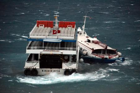 Deniz otobüsü karaya sürüklendi! - Resim: 3