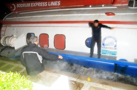 Deniz otobüsü karaya sürüklendi! - Resim: 4