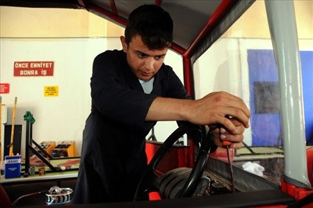 Gençler hurda parçalardan  "Otomobil" yaptılar - Resim: 2