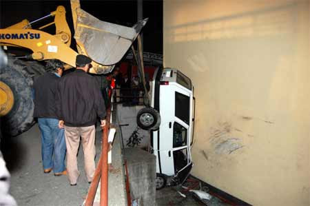 Otomobil nereye düştü dersiniz? - Resim: 1