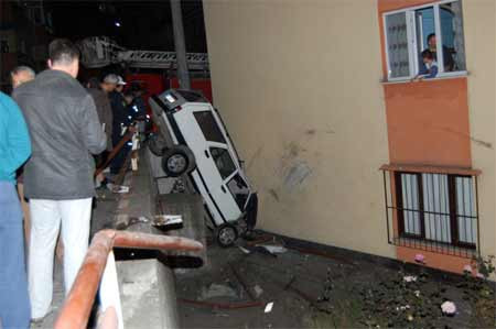 Otomobil nereye düştü dersiniz? - Resim: 2