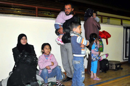 Suriyeliler sınıra dayandı! - Resim: 4