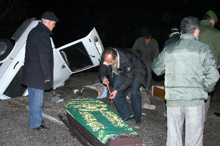 Çöken yol otomobili yuttu - Resim: 3