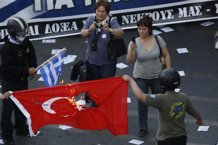 Türk bayrağını böyle yaktılar - Resim: 4