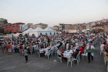 Alibeyköylüler iftarda başkanla buluştu - Resim: 1