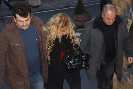 Ünlülere fuhuş baskını! - Resim: 4