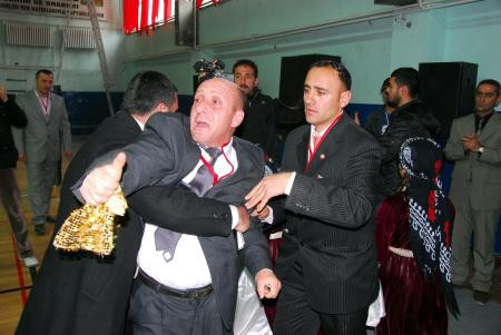 Halk oyunları yarışmasında gözyaşı - Resim: 1