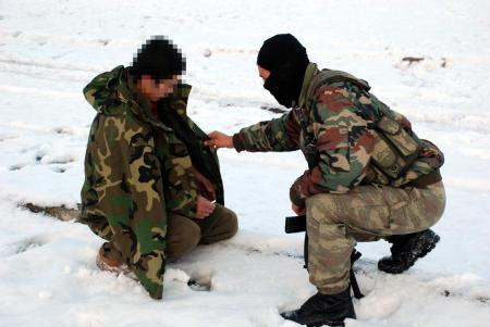Asker PKK'lıyı böyle teselli etti - Resim: 1