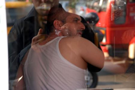 Esnaf kendini böyle ateşe verdi - Resim: 2