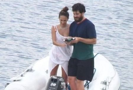 Duygu Sarışın ve Çağatay Ulusoy'a evlilik yolu! Önemli açıklamalar gelmişti - Resim: 2