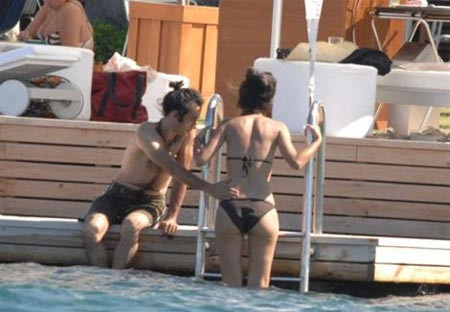 Tuğba sevgilisiyle yakalandı - Resim: 1