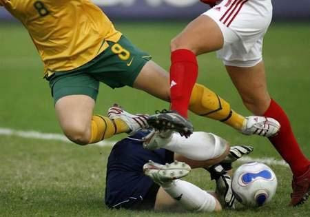 Futbol oynayan güzeller - Resim: 2