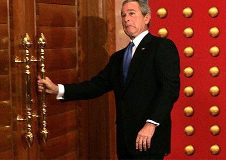 Bush'tan tuhaf pozlar - Resim: 1