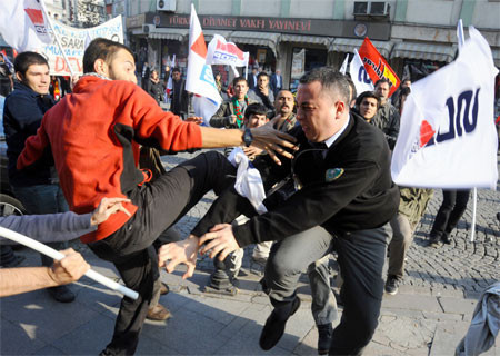 Memur eylemde! - Resim: 2