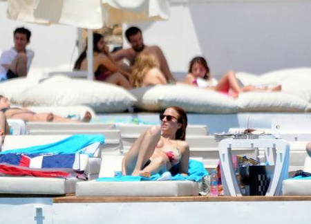 Ayşe soluğu Çeşme'de aldı - Resim: 1