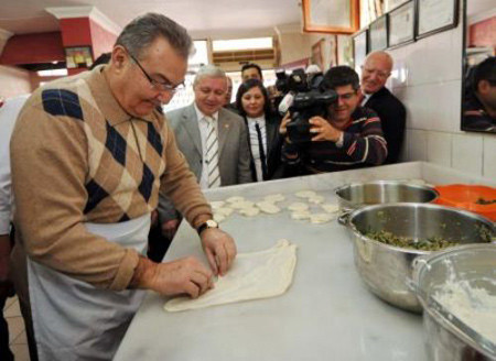 Baykal'dan börekli siyaset - Resim: 2