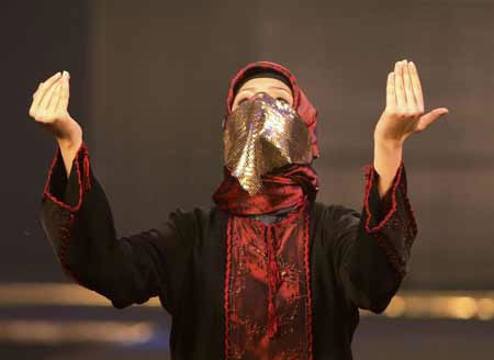 Namazı defileye böyle alet ettiler - Resim: 2