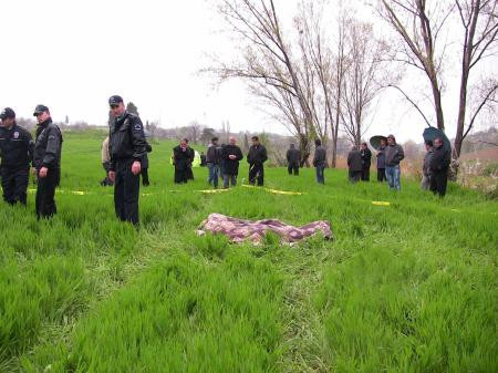 Öldürüp ağaca astılar! - Resim: 2