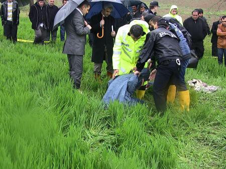 Öldürüp ağaca astılar! - Resim: 3