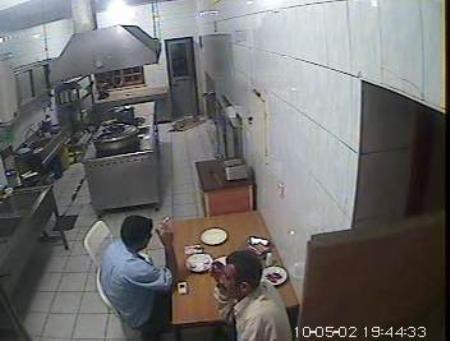 Katiliyle aynı masada yemek yedi - Resim: 4