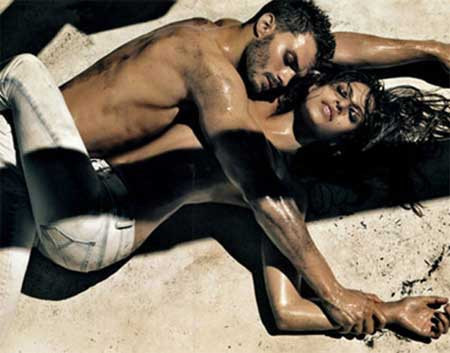 Reklam için soyundular - Resim: 2