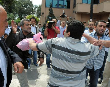 CHP'de 'Rahibeli afiş' istifası - Resim: 2