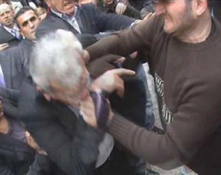 Türk'e yumruklu saldırı! - Resim: 4