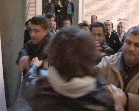 İstanbul Üniversitesi'nde olay! - Resim: 4