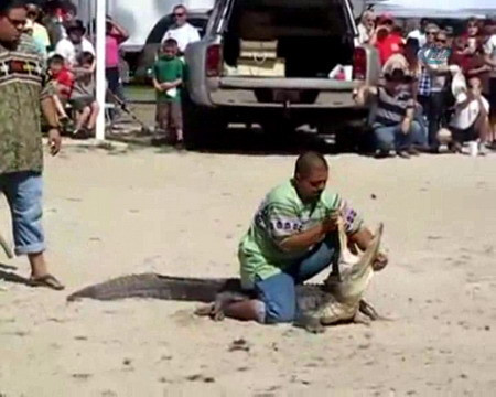 Timsah adamın kafasını böyle kaptı - Resim: 3