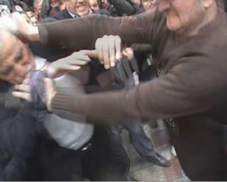 Türk'e yumruklu saldırı! - Resim: 2