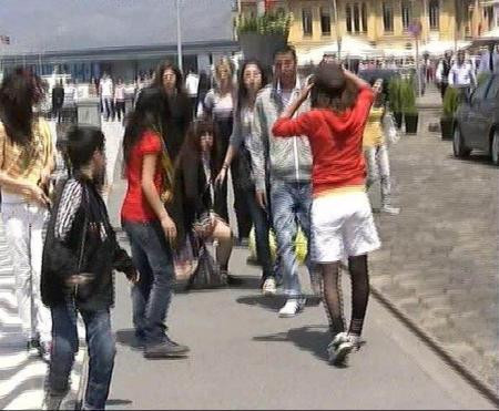 Kızlar saç saça baş başa! - Resim: 4