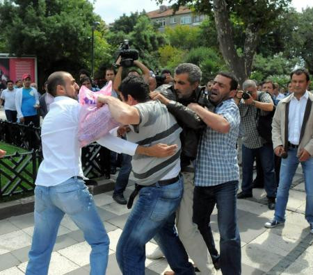 CHP'de 'Rahibeli afiş' istifası - Resim: 4