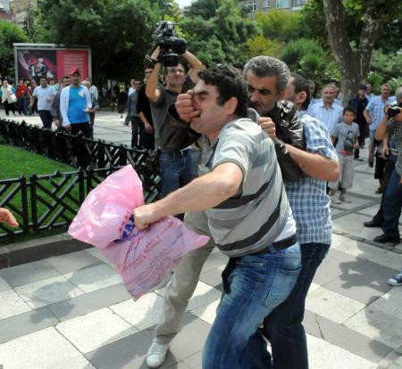 CHP'de 'Rahibeli afiş' istifası - Resim: 3