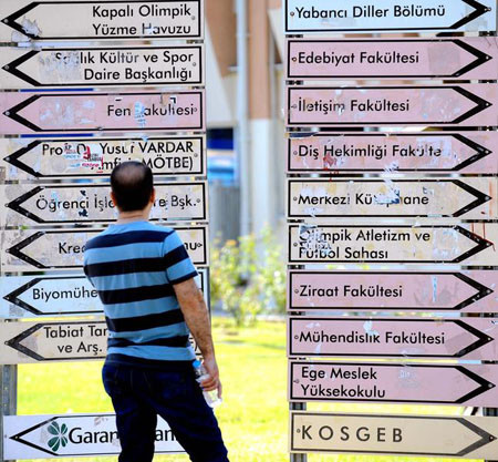 Öğrenciler içeride aileler kapıda ter döktü - Resim: 4