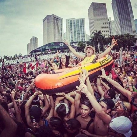 Görenler dönüp bir daha baktı onca insanın önünde... - Resim: 3