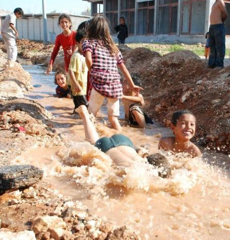 Havuz vardı da onlar mı girmedi - Resim: 4