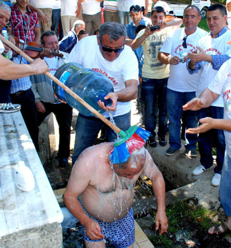 Memleketin en deli başkanını seçildi! - Resim: 2
