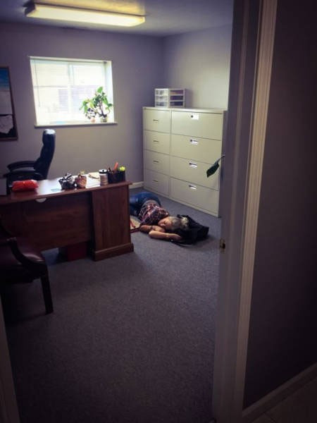 İş yerinde sıkılınca bakın ne yaptılar! - Resim: 2