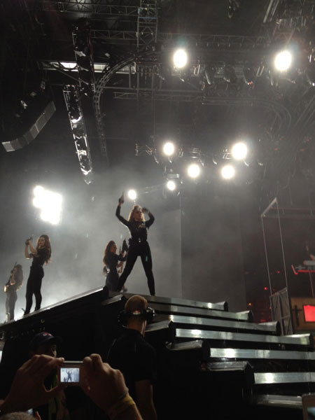 Madonna konserindeki peçeli kadın - Resim: 3