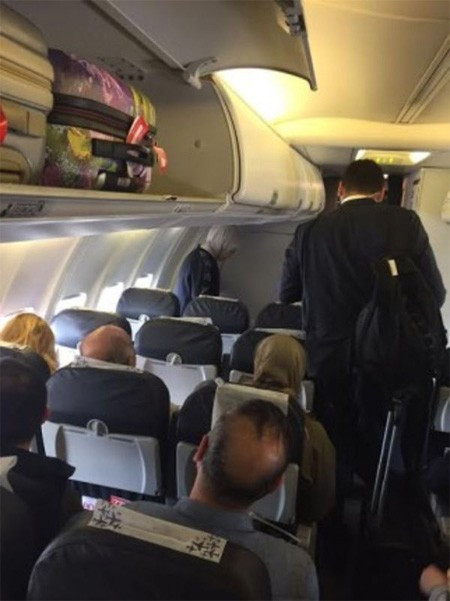 Yolcu uçağında Emine Erdoğan sürprizi - Resim: 2