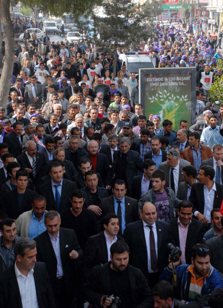 Gandi Erdoğan'ı ti'ye aldı - Resim: 1