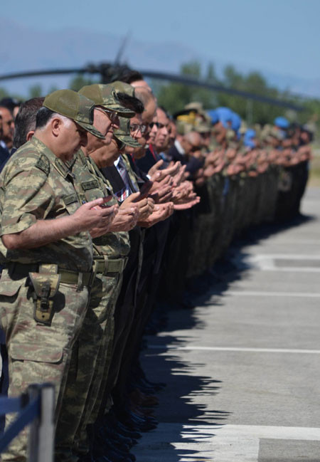 Genelkurmay Başkanı şehidine böyle ağladı - Resim: 2