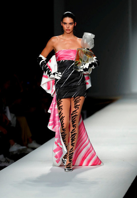 Gidi Hadid ile Kendall Jenner defileye damga vurdu! - Resim: 3