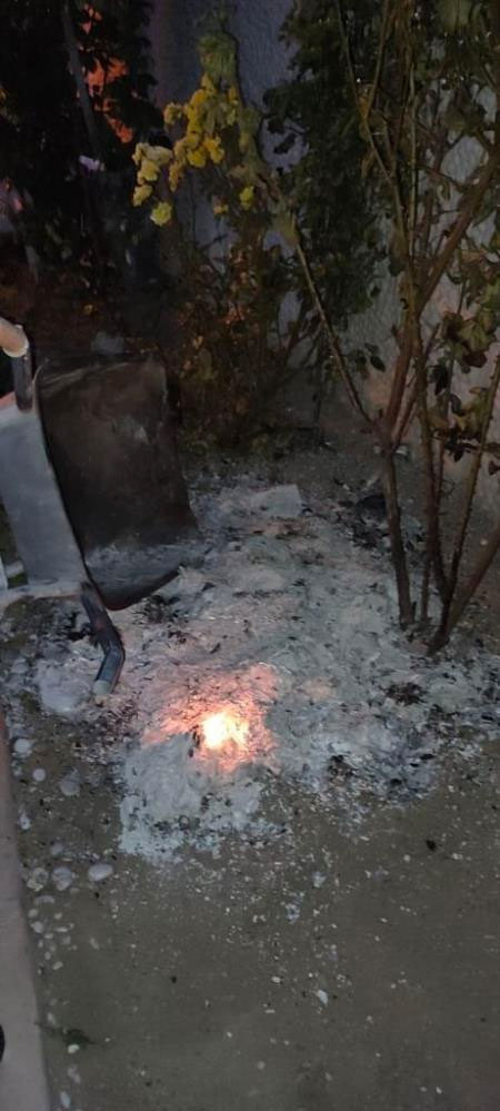 Ünsal Ban'ın şoförü Ahmet K'nin eşi ve baldızı evrakları yakarken yakalandı - Resim: 1