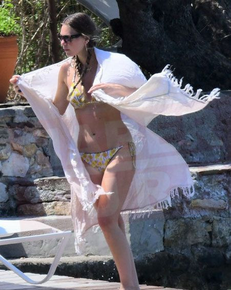 Aslı Enver mini şortlu tatil pozlarıyla Bodrum'u salladı! Ayrılık ünlü güzele yaradı - Resim: 3