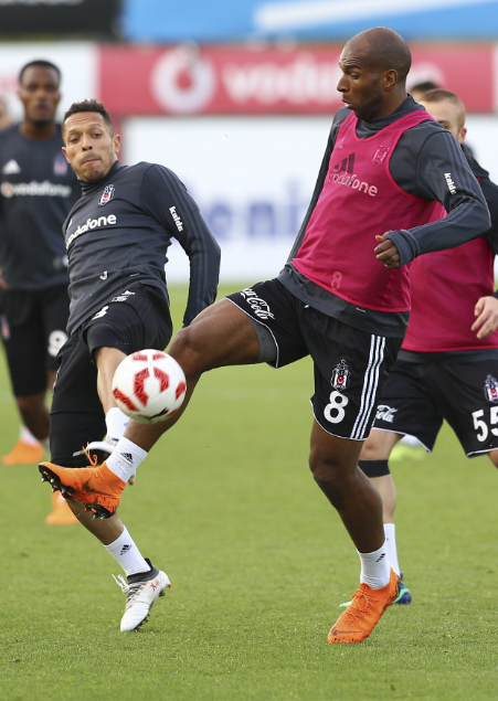 Beşiktaş'ta deprem! 'Sakatım' deyip deplasmana gitmedi - Resim: 2