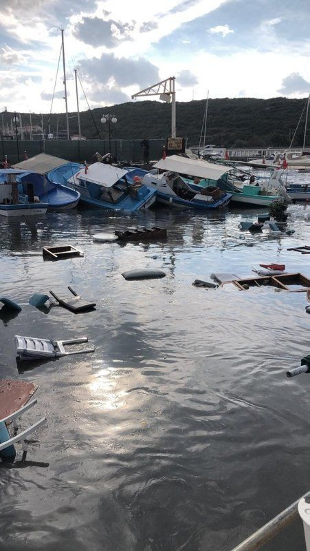 Tsunaminin vurduğu Sığacık'ta şoke eden görüntü! Sandalyeye oturan kadın boğuldu - Resim: 3