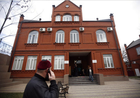 Çığlıklar eşliğinde cin çıkarma - Resim: 4